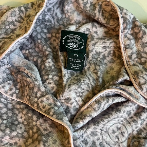 LAURA ASHLEY Grey White FLORAL Super Soft CRINKLE STRETCH KNIT PAJAMA Set 2PC - Picture 2 of 3